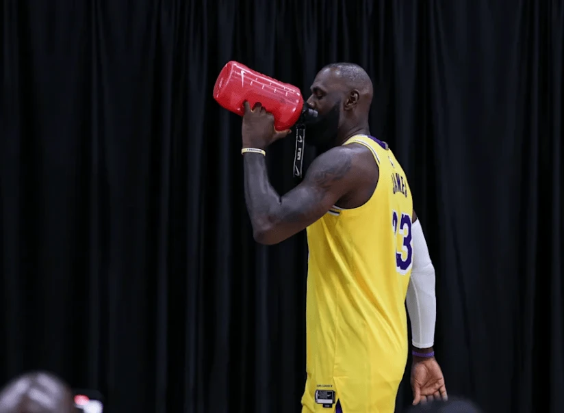 NBA／首度全程練球！LeBron笑稱「肺像新生兒」 創紀錄復出倒數中