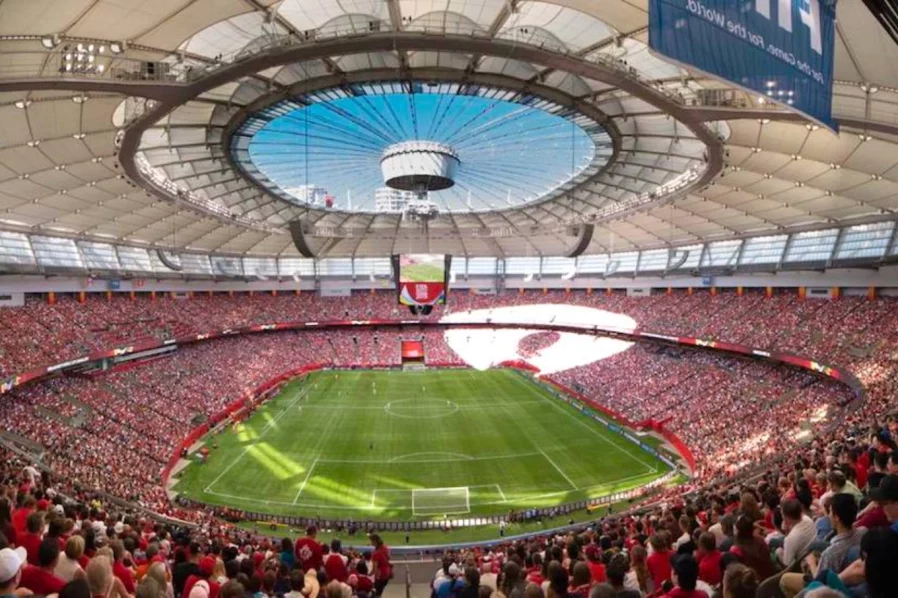 2026世界盃比賽場地 加拿大溫哥華BC Place體育場，坐滿觀眾的世足賽現場