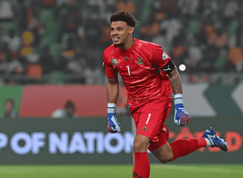 南非國家隊門將 Ronwen Williams 在國際賽中專注應戰的比賽畫面