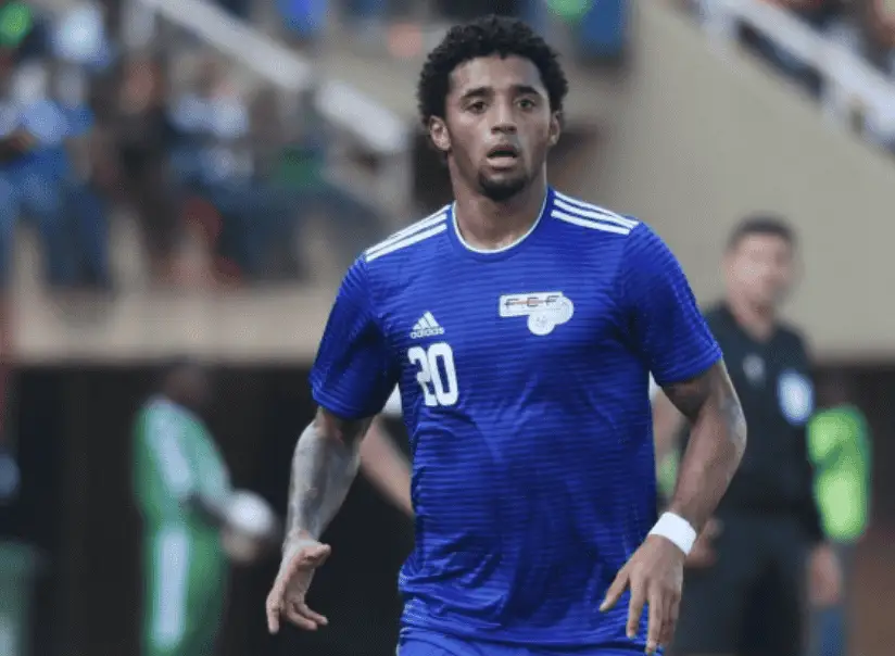 維德角國家隊隊長 Ryan Mendes 比賽中持球推進，2026 世界盃新軍焦點球員