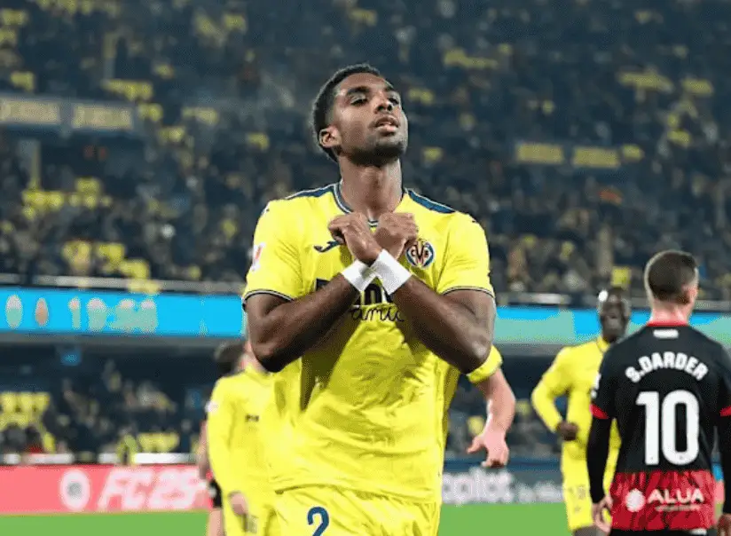 維德角國家隊中後衛 Logan Costa 在比賽中慶祝進球，2026 世界盃新軍防守核心