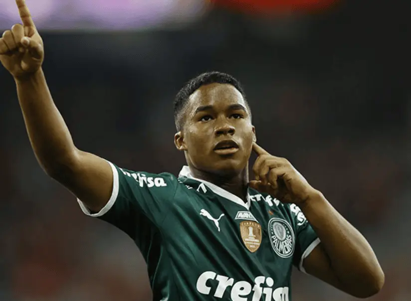 巴西前鋒恩德里克於比賽中慶祝進球畫面